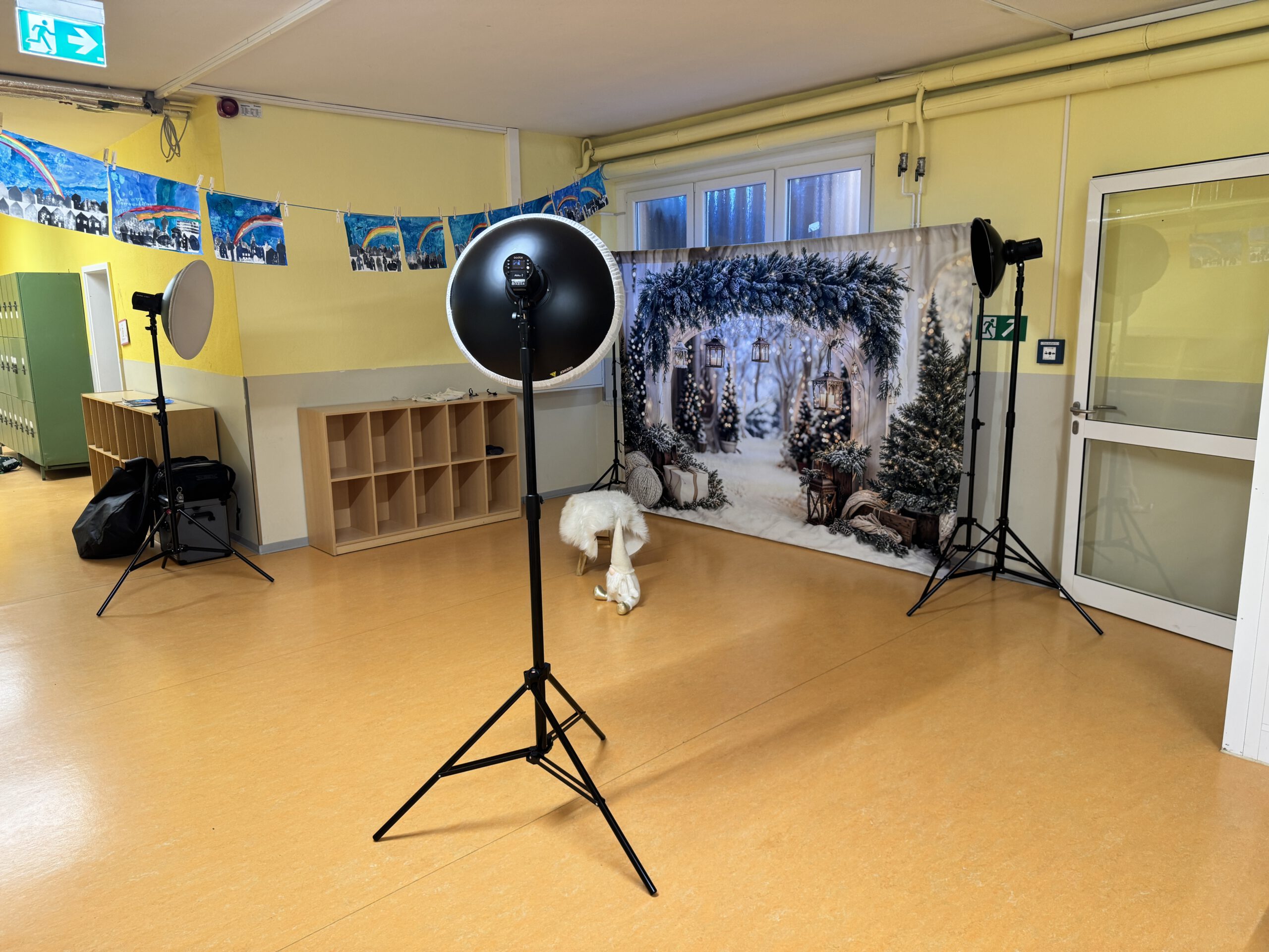 Weihnachtliche Fotokulisse für Porträts und Klassenfotos – Schulfotograf für Eisleben und Umgebung