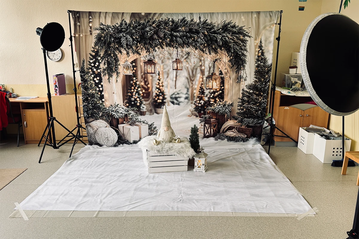 Weihnachtliche Studiokulisse für Porträts und Klassenfotos an Grundschulen in Naumburg